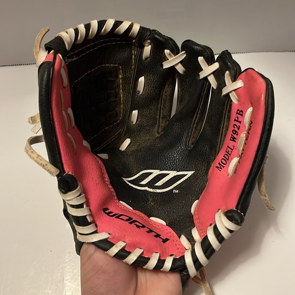 9” worth pink and black baseball glove - Picture 3 of 6